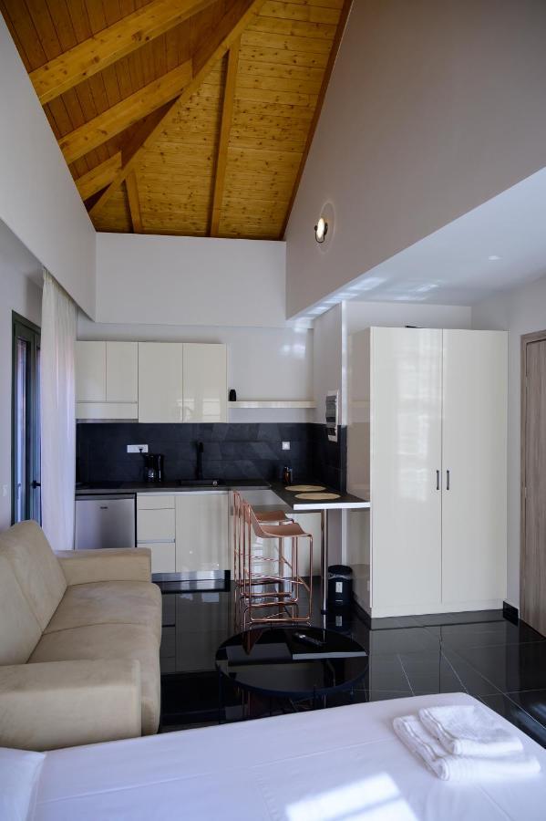 Luxury Suites By Panagiota Preveza Bagian luar foto